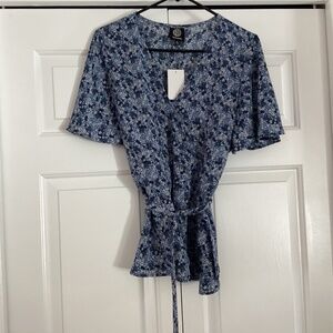 NWT Bobeau Woman’s XL short sleeved asymmetrical wrap blouse blue ditsy